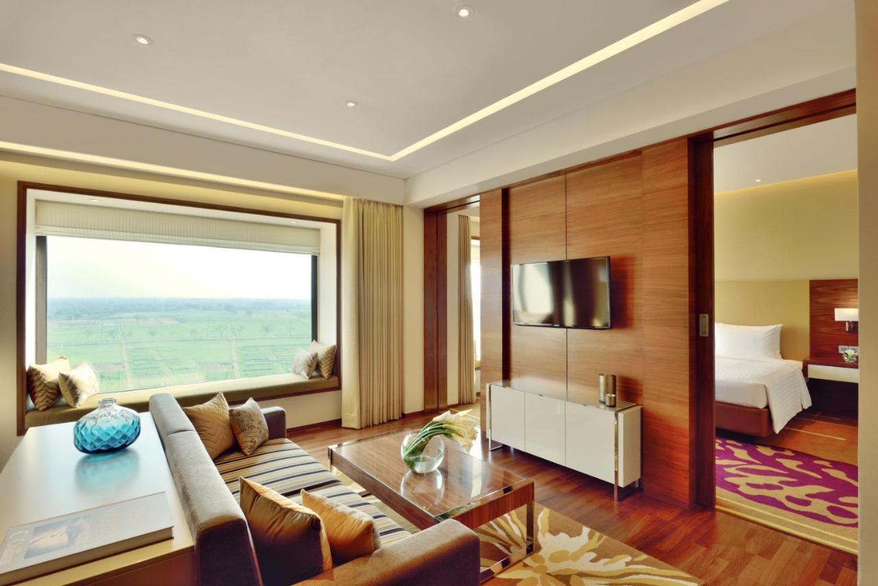 Courtyard By Marriott Raipur Hotel Buitenkant foto