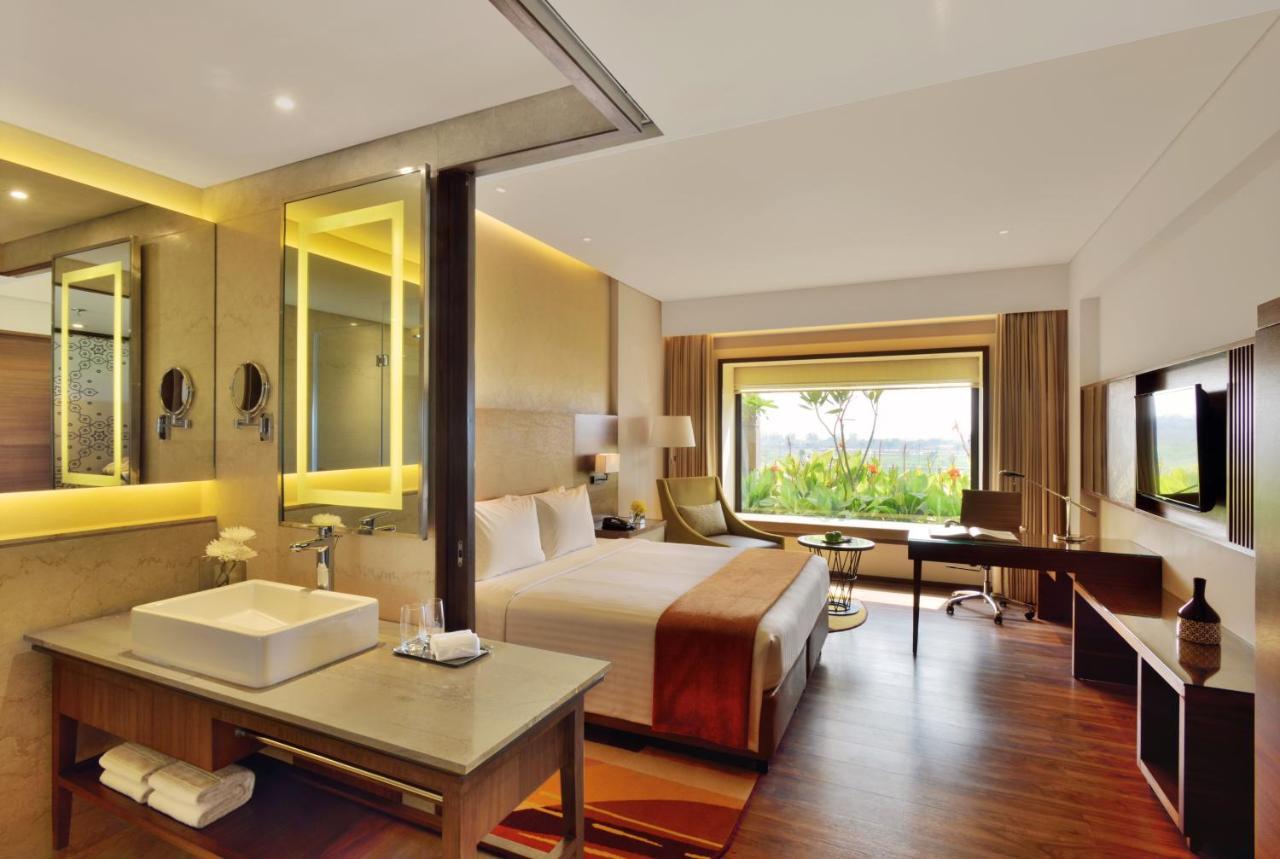 Courtyard By Marriott Raipur Hotel Buitenkant foto