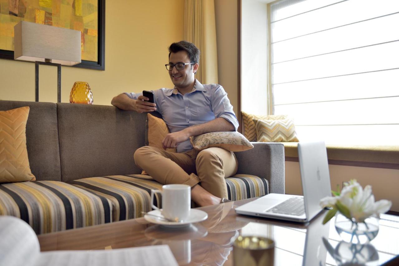 Courtyard By Marriott Raipur Hotel Buitenkant foto