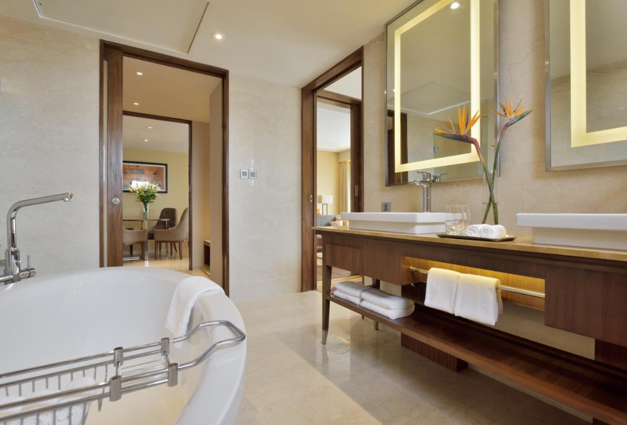 Courtyard By Marriott Raipur Hotel Buitenkant foto