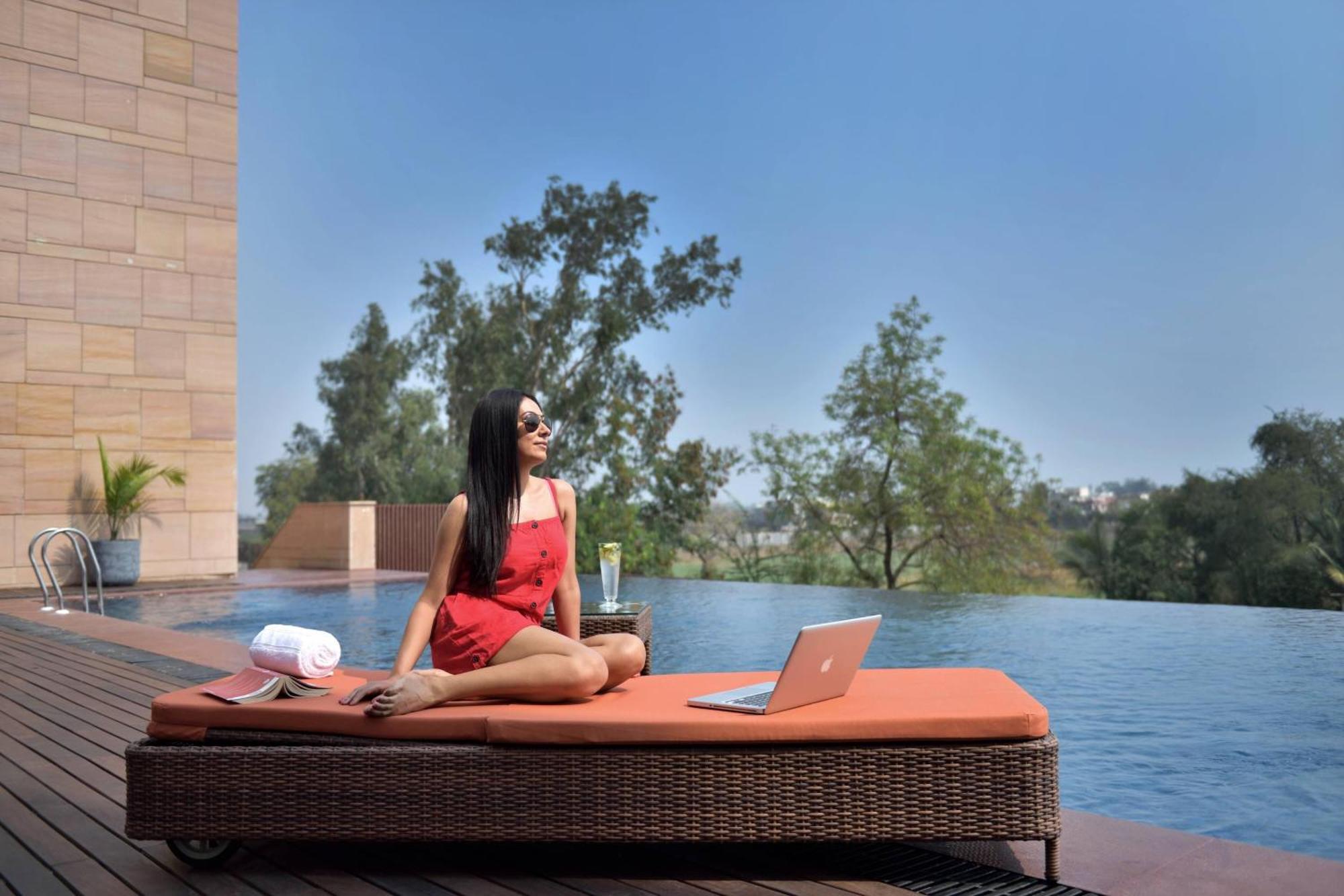 Courtyard By Marriott Raipur Hotel Buitenkant foto