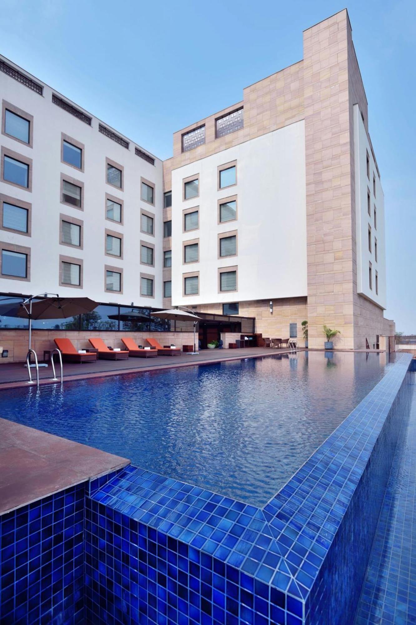Courtyard By Marriott Raipur Hotel Buitenkant foto