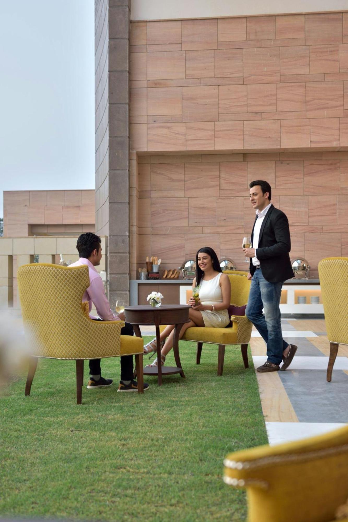 Courtyard By Marriott Raipur Hotel Buitenkant foto