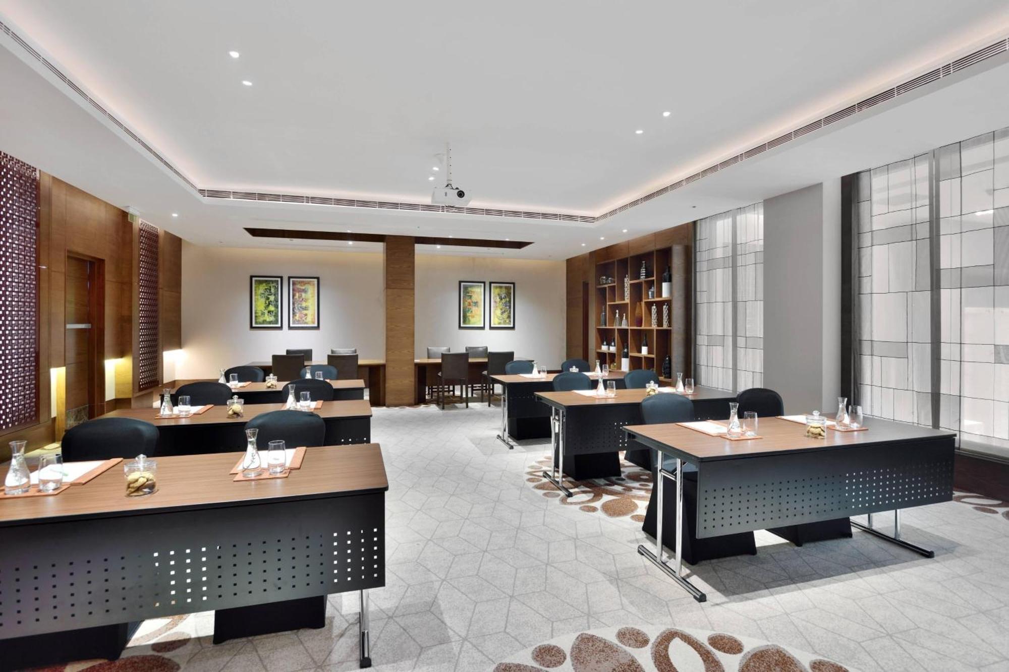 Courtyard By Marriott Raipur Hotel Buitenkant foto