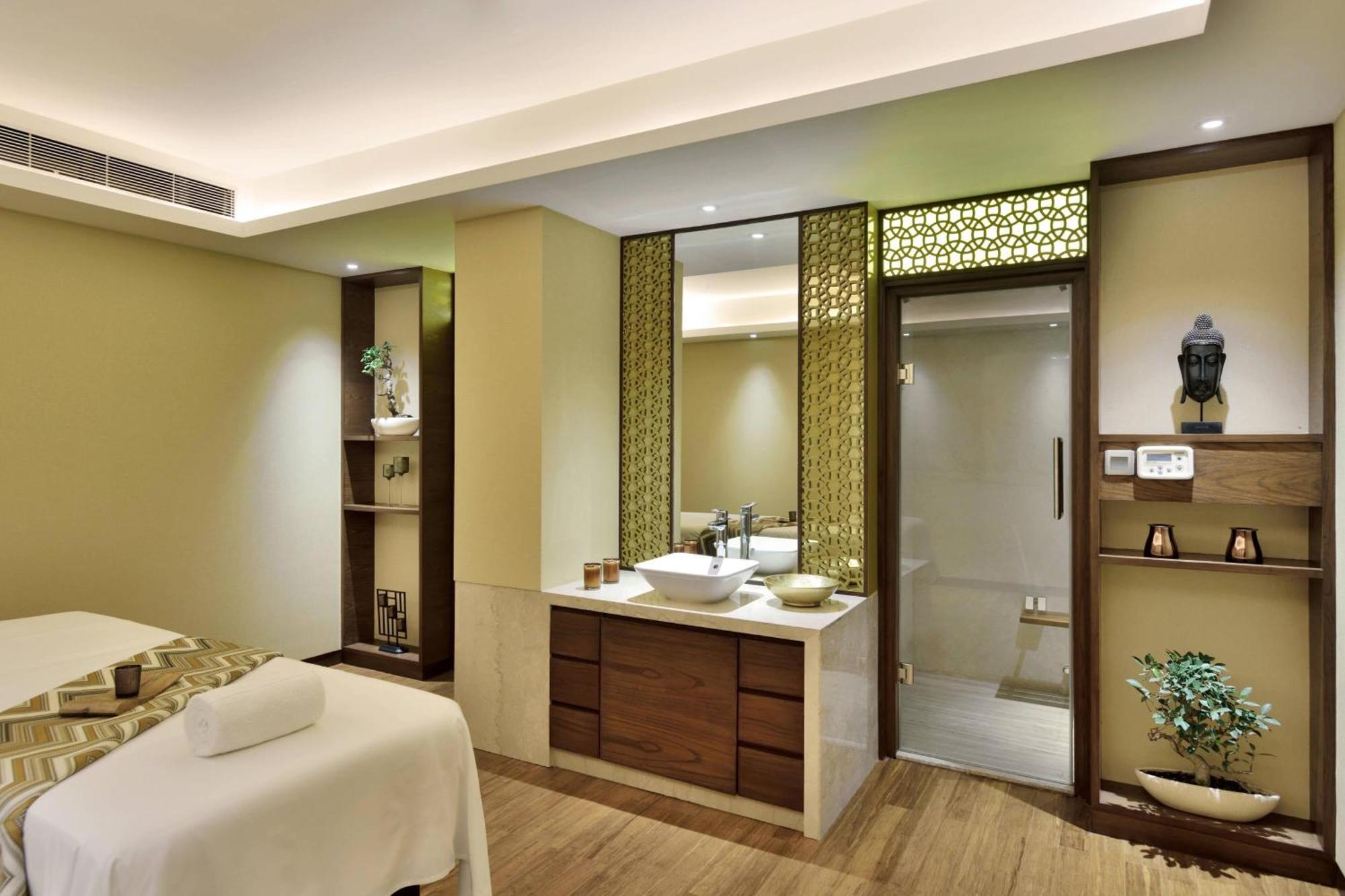 Courtyard By Marriott Raipur Hotel Buitenkant foto