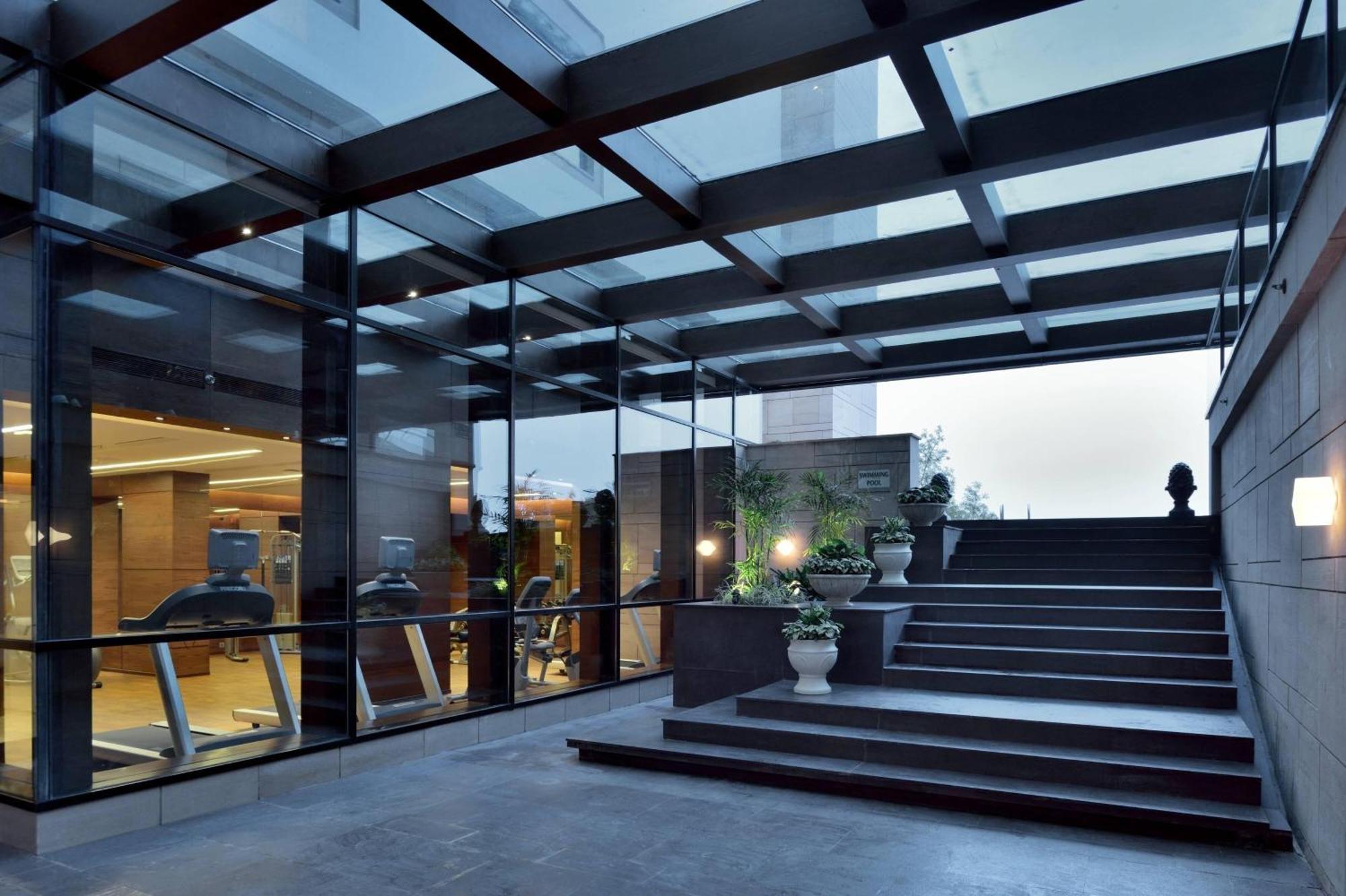 Courtyard By Marriott Raipur Hotel Buitenkant foto