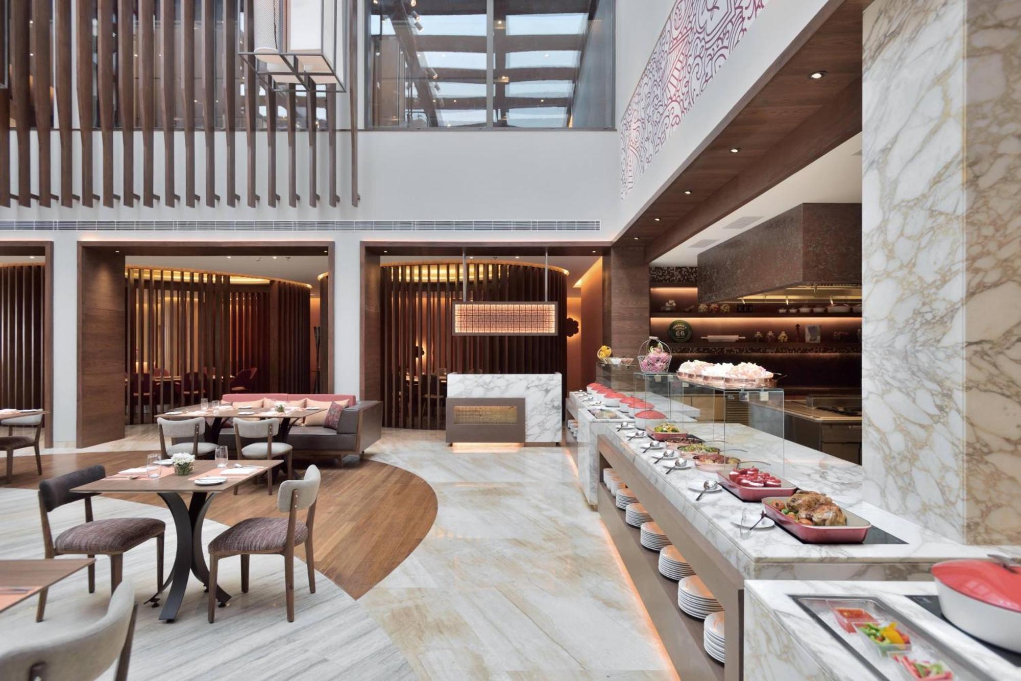Courtyard By Marriott Raipur Hotel Buitenkant foto