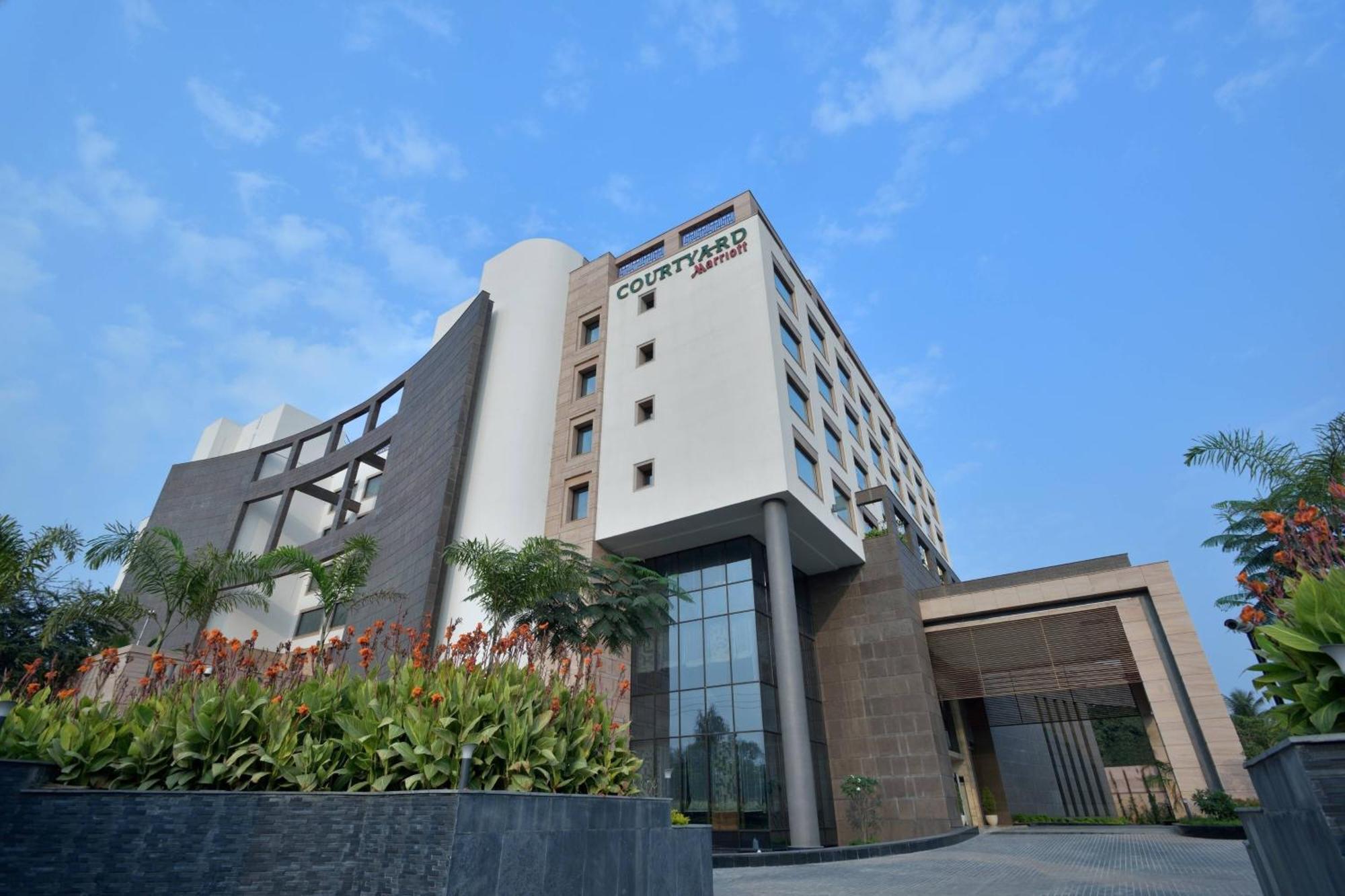 Courtyard By Marriott Raipur Hotel Buitenkant foto