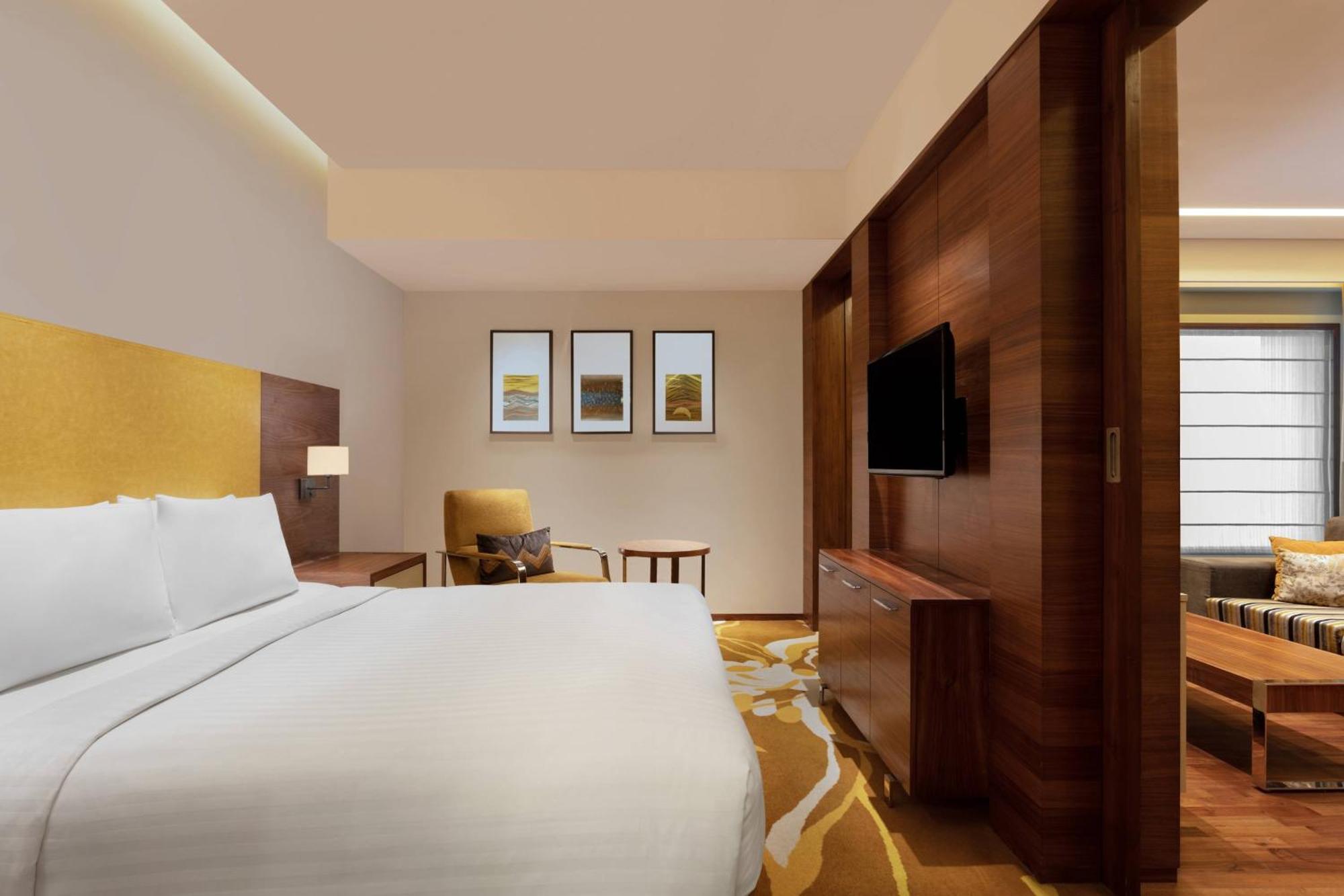 Courtyard By Marriott Raipur Hotel Buitenkant foto