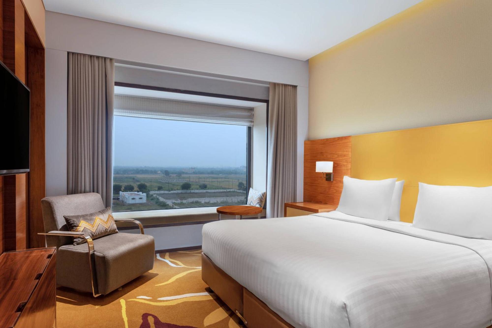 Courtyard By Marriott Raipur Hotel Buitenkant foto