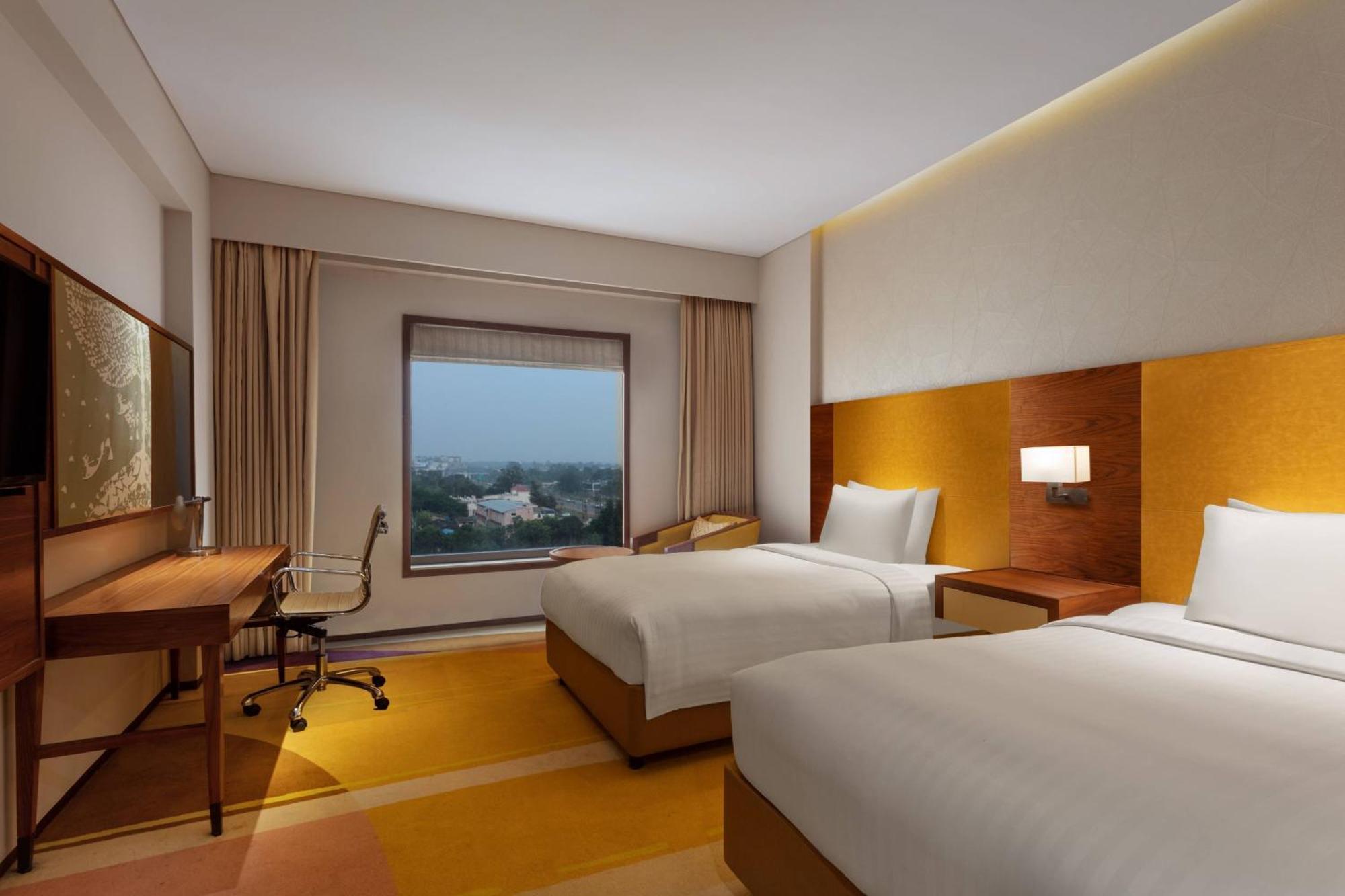 Courtyard By Marriott Raipur Hotel Buitenkant foto