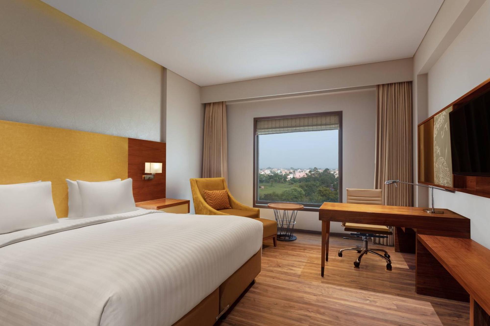 Courtyard By Marriott Raipur Hotel Buitenkant foto