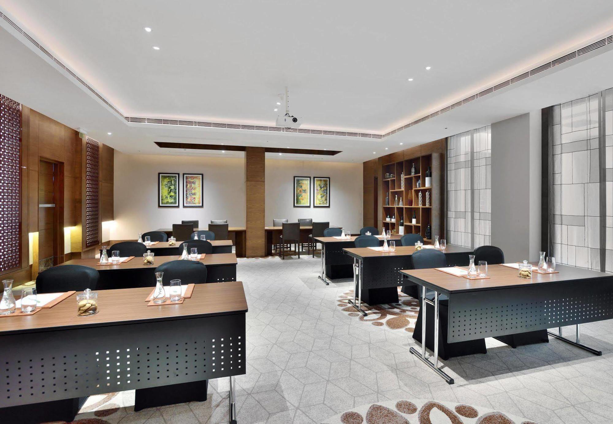Courtyard By Marriott Raipur Hotel Buitenkant foto