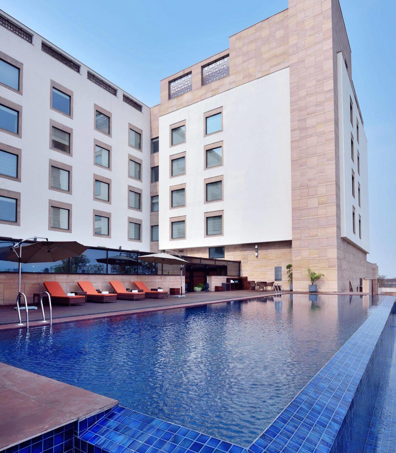 Courtyard By Marriott Raipur Hotel Buitenkant foto